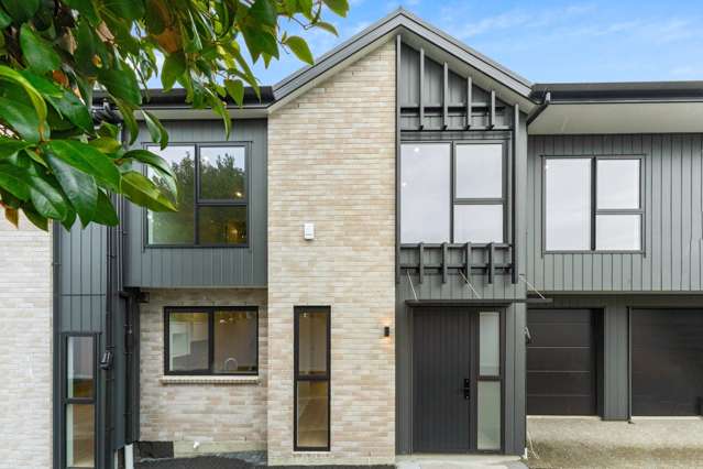Modern, Stylish Living in the Heart - Close to...