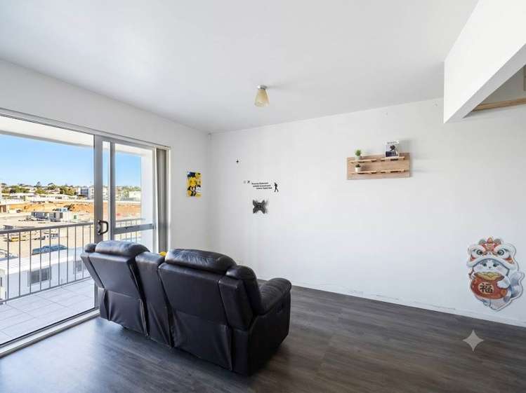 203/10 Flower Street Eden Terrace_1