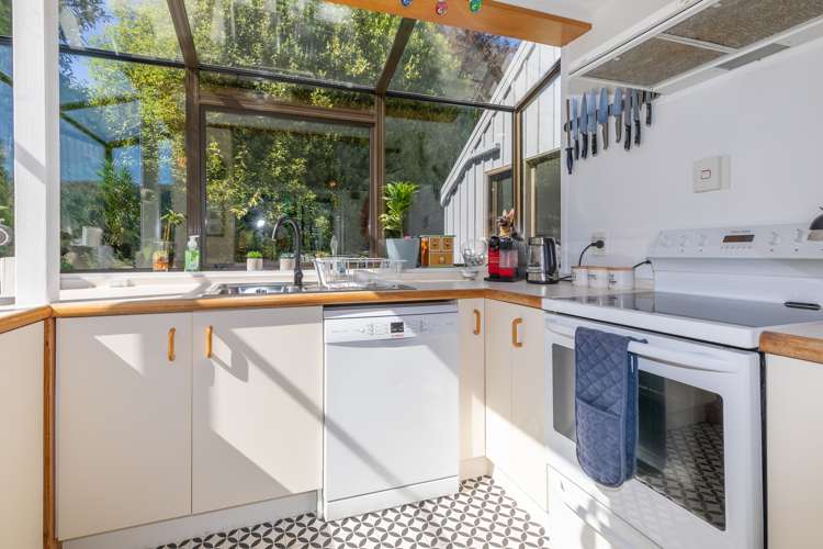 738 Peninsula Road Kelvin Heights_8