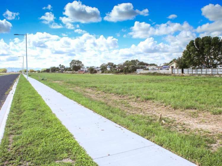 17 Costello Drive Ngatea_2