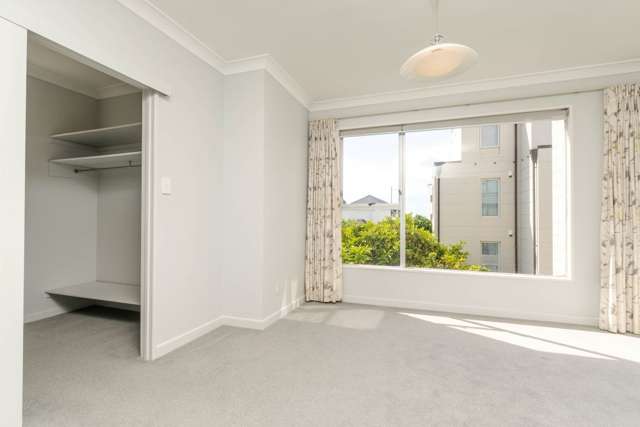 3/7 The Parade 1787_3