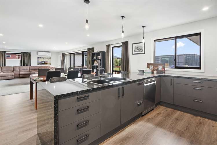 14 Quail Way Amberley_5