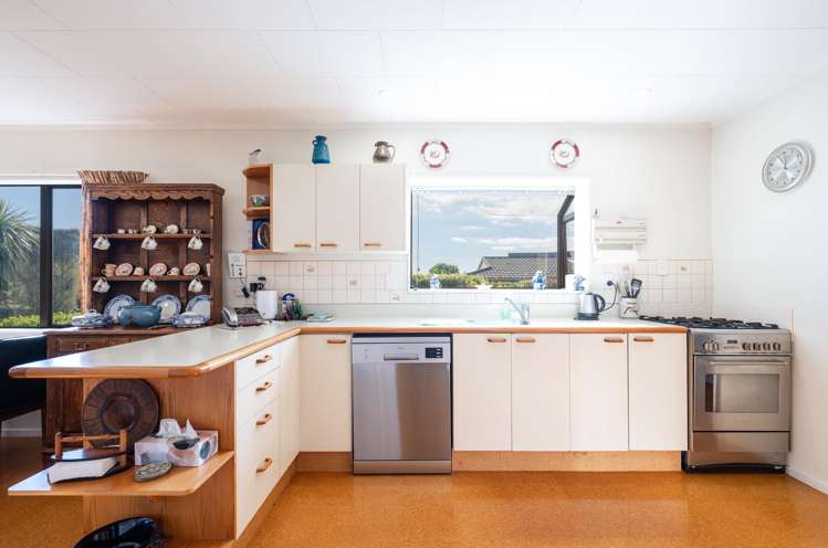 51 Churchill Avenue_2