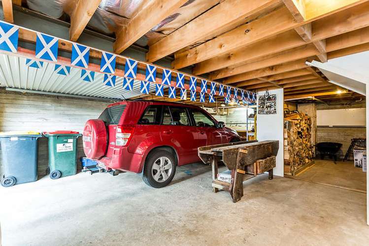 14 Castlewood Road Company Bay_19