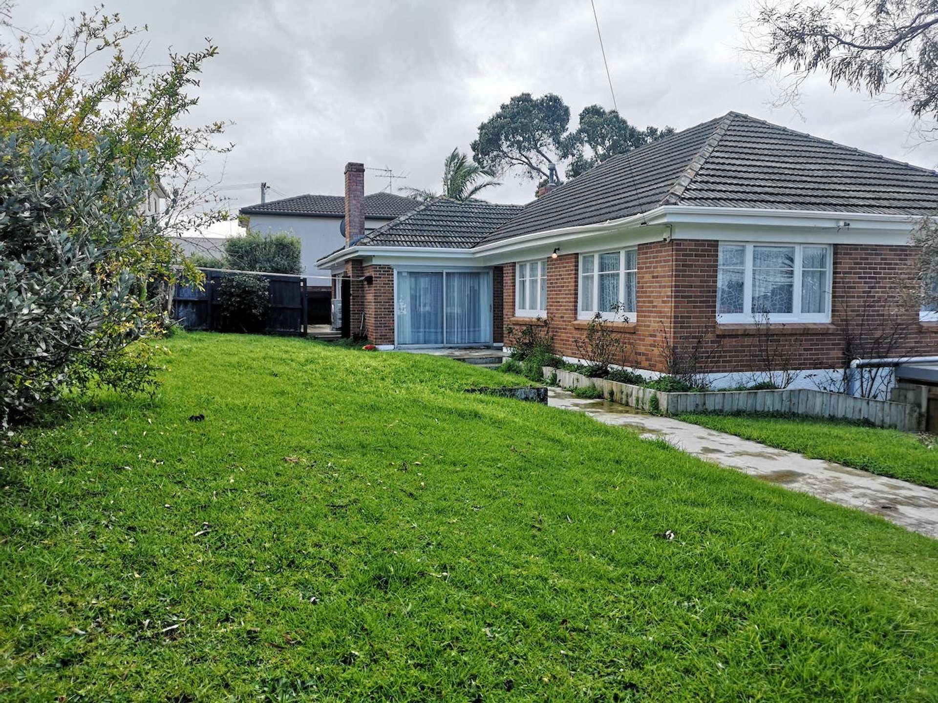 2 Locke Avenue Mount Roskill_0