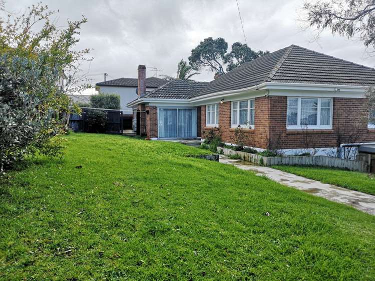 2 Locke Avenue Mount Roskill_0