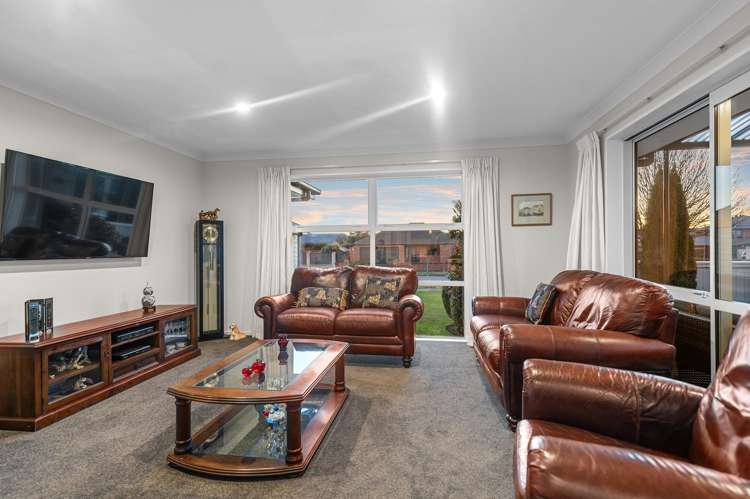 42 Travis Country Drive Burwood_2