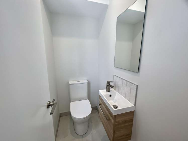 28B Bletsoe Avenue 10222_3