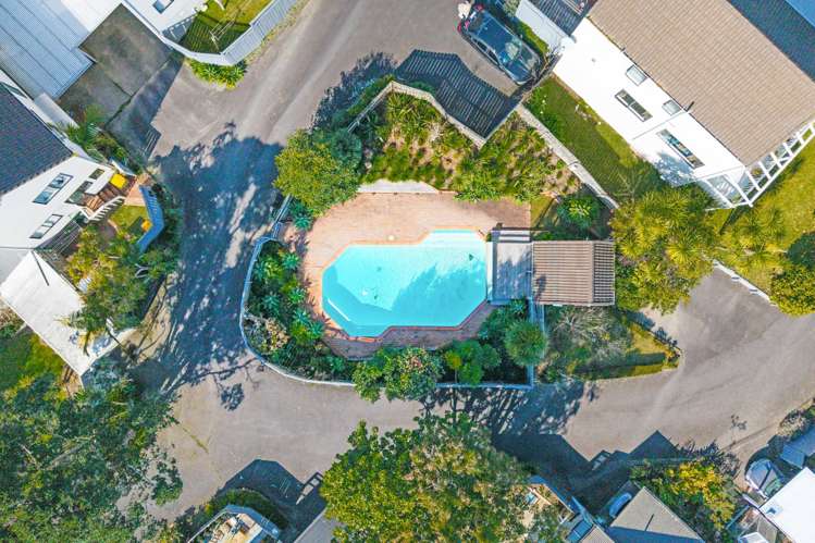 8/24 Beswick Place Birkdale_1