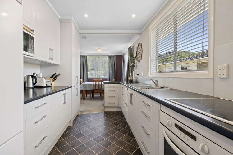 8 Omaha Grove Totara Park_1