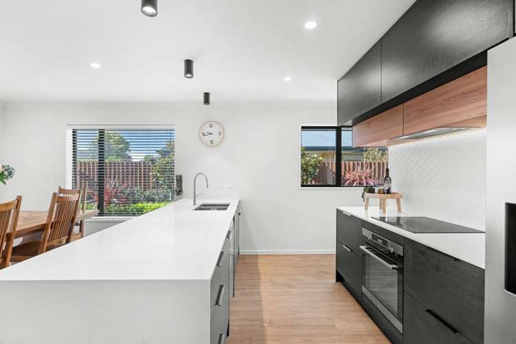 2 Burbank Drive Aidanfield_5