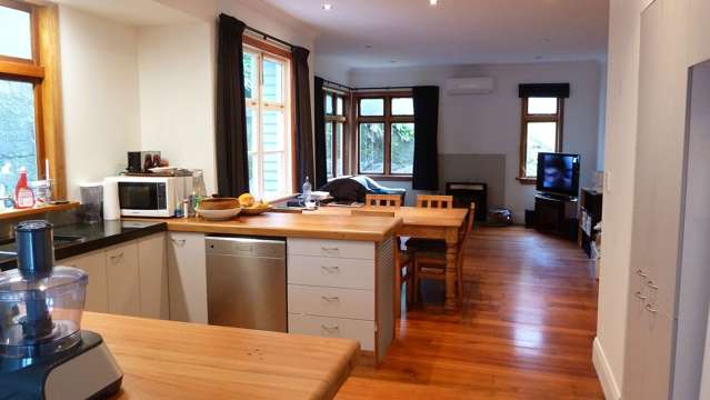 Private and peaceful house in Island Bay