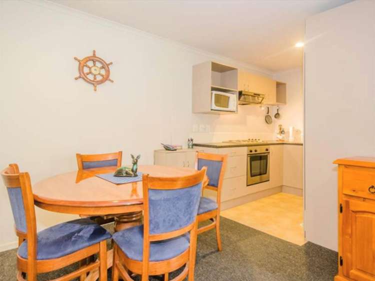 2f/1 Wadier Place Henderson_6