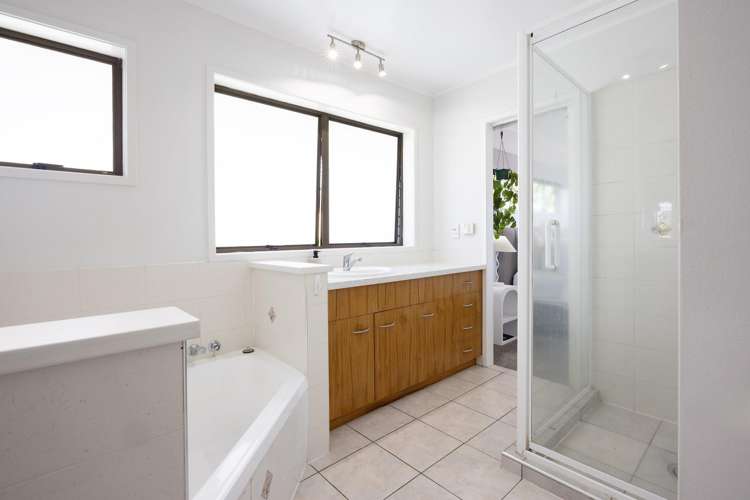 219 Royal Road Massey_16