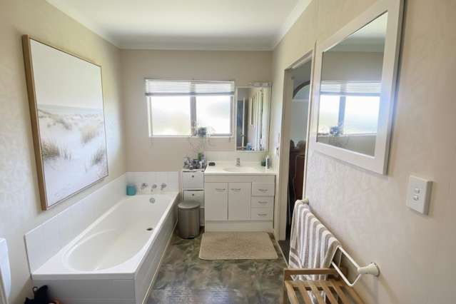 9b Lamia Grove Papamoa_3