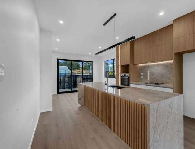 Careful - You Might Fall in Love at First Viewing!