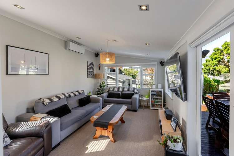 9 Wha Street Lyall Bay_6