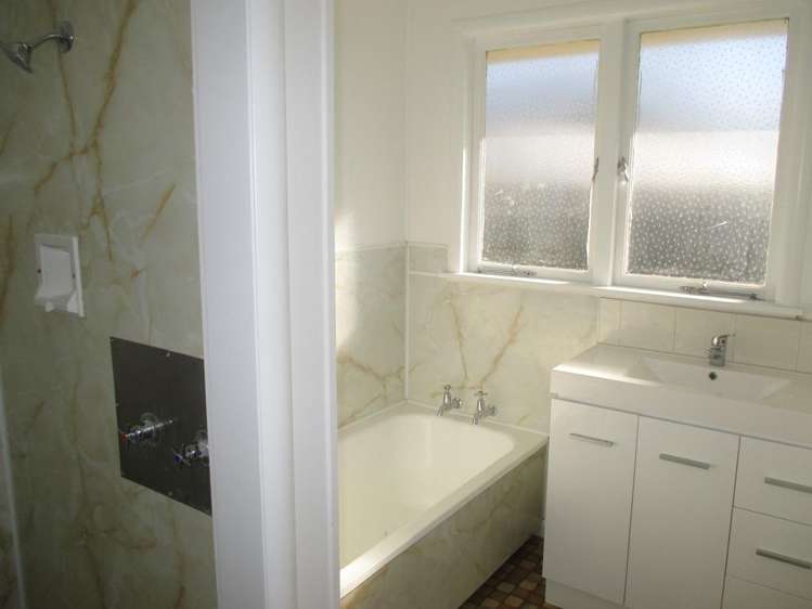 13 Scott Avenue Hamilton East_8