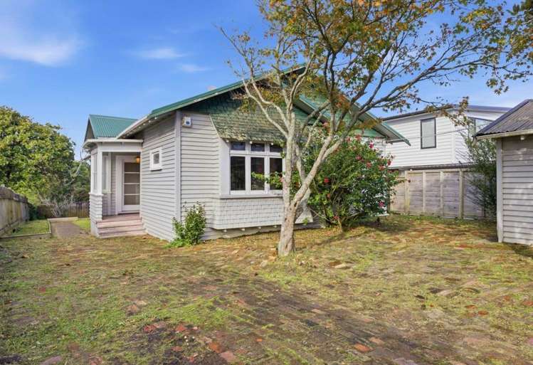180 Surrey Crescent_4