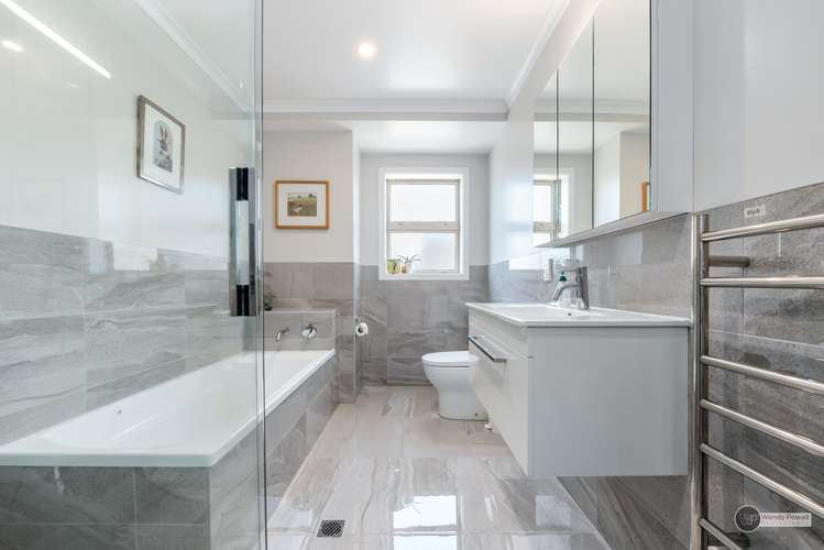 14 Latimer Way Petone_10