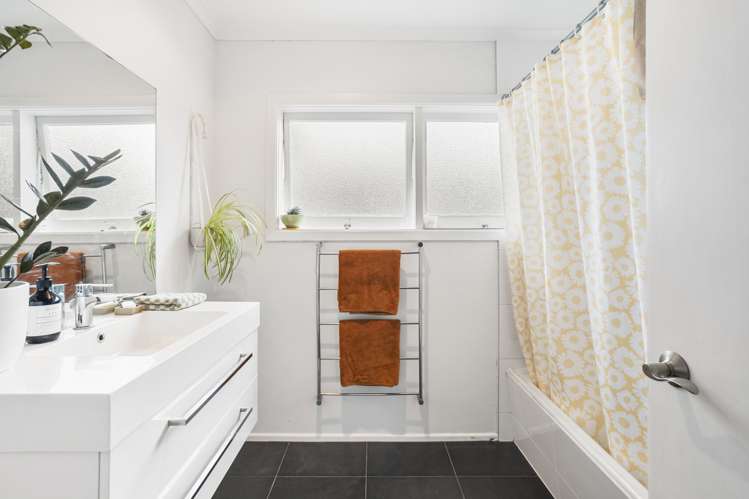 1a Fontenoy Street Mount Albert_11