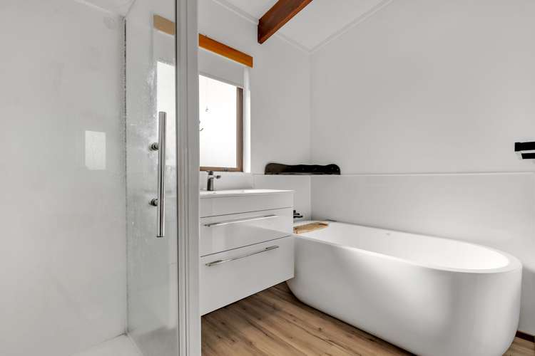 15 Henare Place Tihiotonga_13