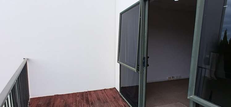 22/10 Airborne Road Albany_13
