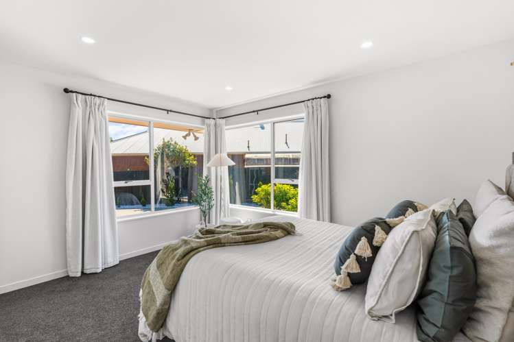 6 Larkhill Place Russley_11