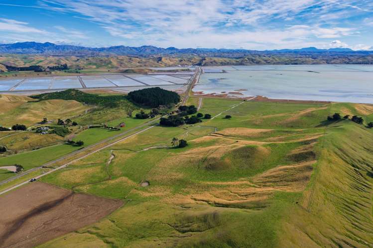 Corner Marfells Beach and Clifford Roads Lake Grassmere_3