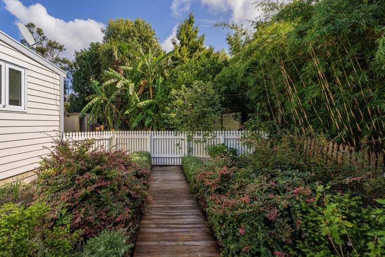 17 Cemetery Road Kuaotunu_24