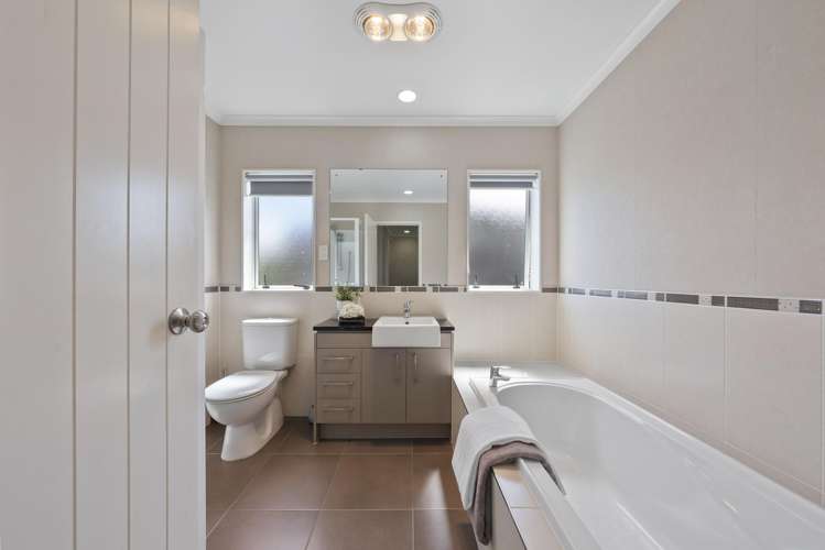 4 Viera Drive Mission Heights_16