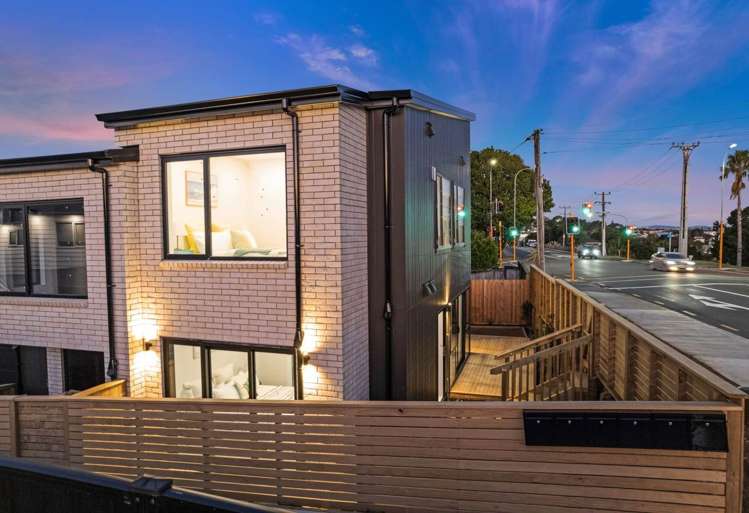 98a Royal Road Massey_2