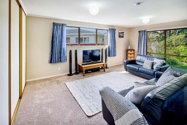 8 Balliol Drive Tawa_18