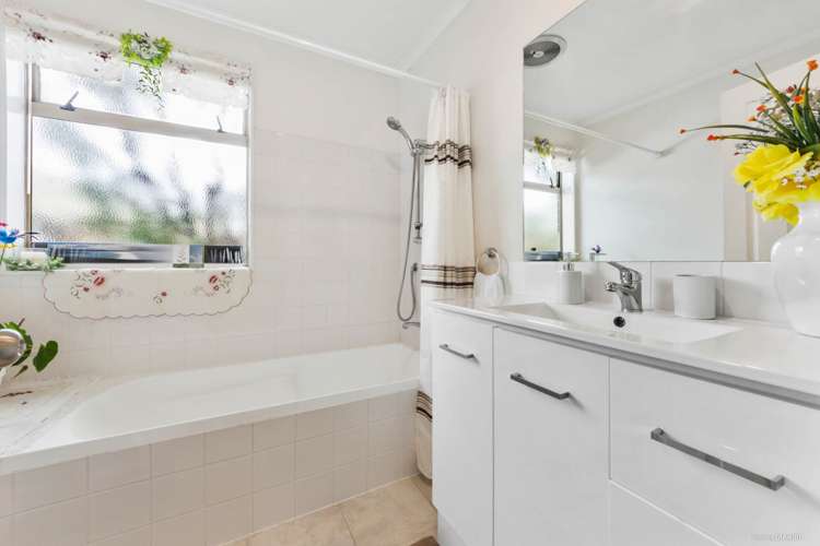 1b Charlenne Close Ranui_11