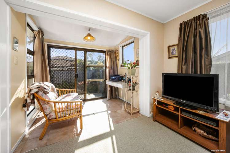 2/13 Northall Road_2