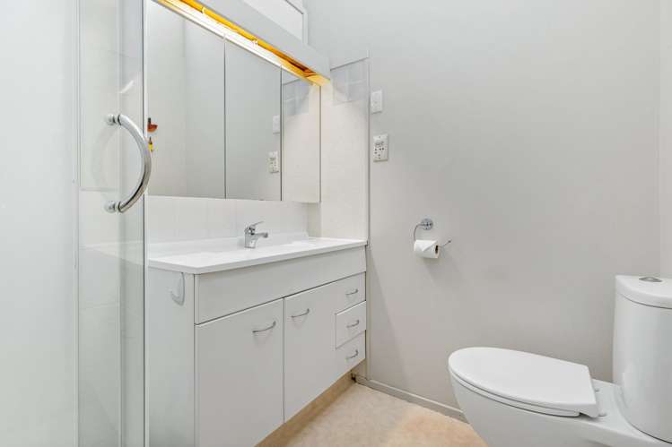 4/109A Te Atatu Road Te Atatu South_12