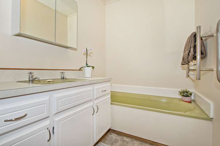 2/96 Hatea Drive Regent_8