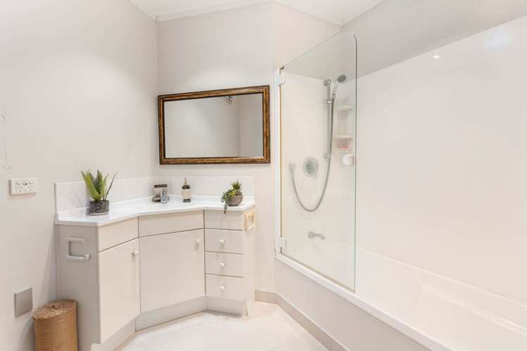 2/296 Wairau Road Glenfield_8