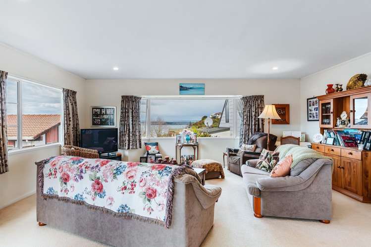 2/8 Kinder Street Acacia Bay_6