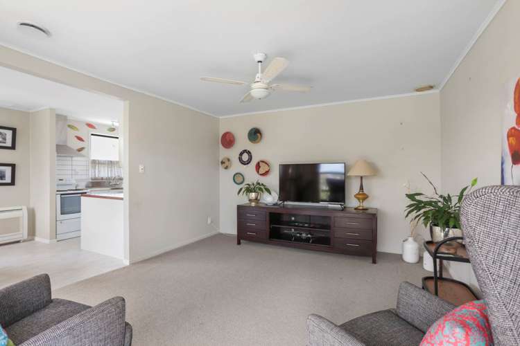 7 Cobham Crescent Kelston_17