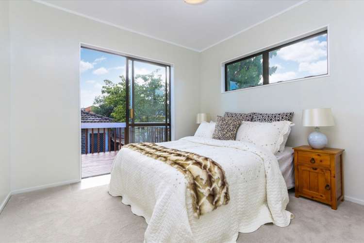 2/127 Moore Street Howick_9