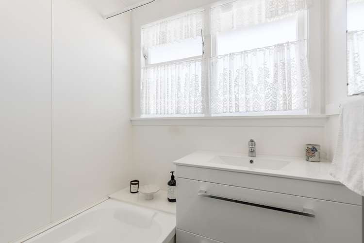 1 Parekarangi Grove Turangi_16