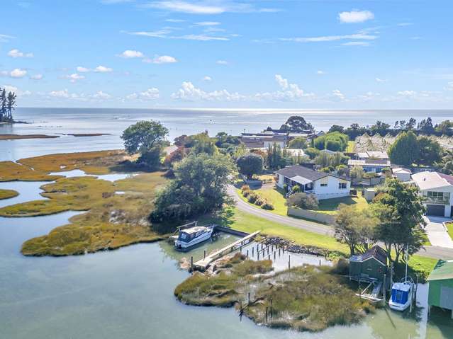 Life on the water's edge in ever-serene Motueka