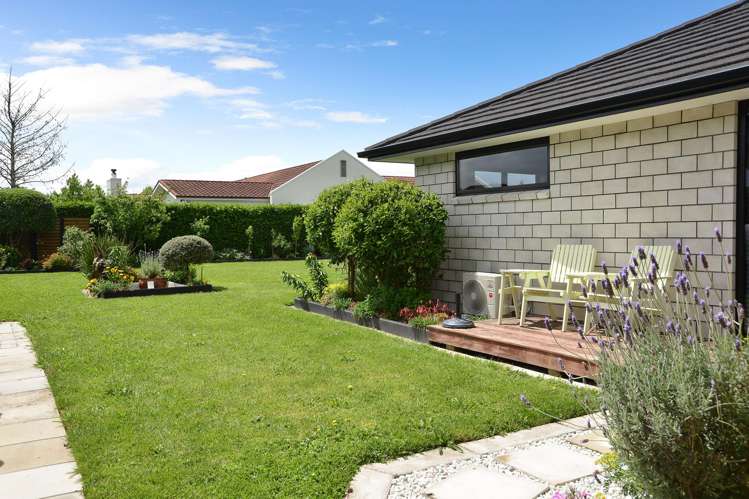 2 Alan Livingston Drive Cambridge_24