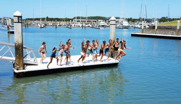 17 Finch Street One Tree Point_11