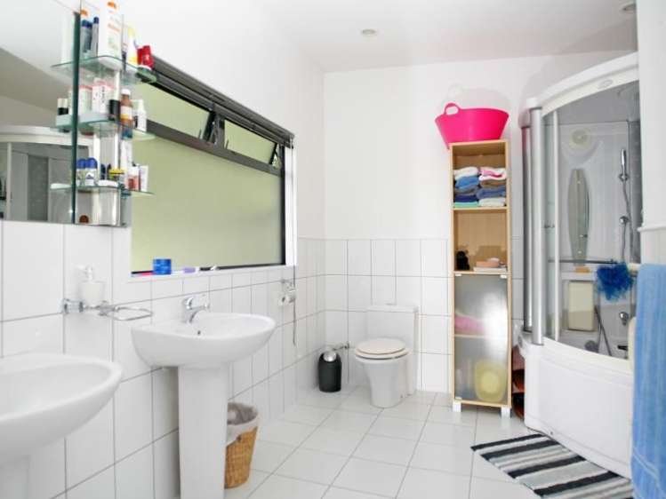 9 Sovereign Point Kaiwharawhara_13