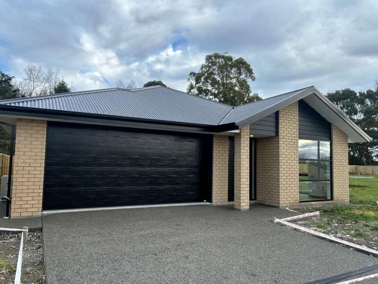 24 Derbridge Street Woodend_18