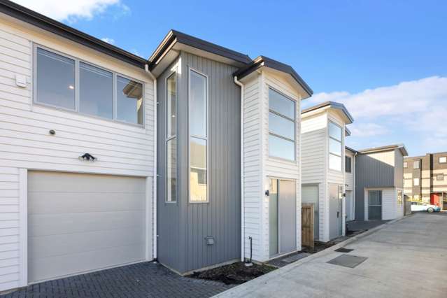 Bright, Modern & Convenient–Your Perfect Famil...