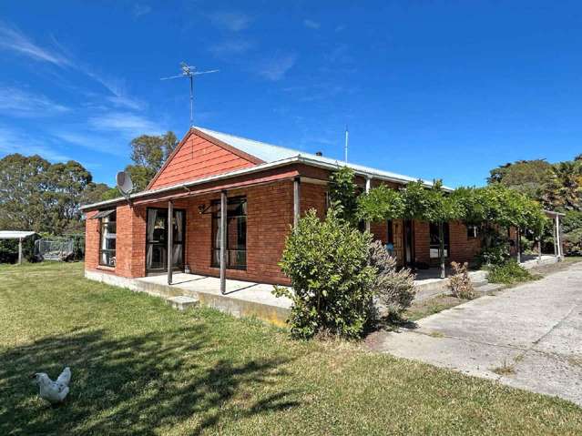 LEESTON  THREE BEDROOMS, ONE BATHROOM, RURAL SETTING WITH ORCHARD