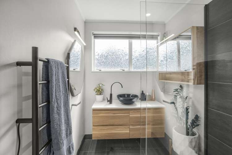 7 Gainsborough Grove Belmont_16